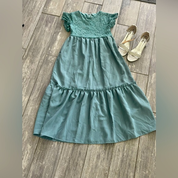 Adorable Girls size 10 dress!  Great for fall pics!! - Picture 1 of 3